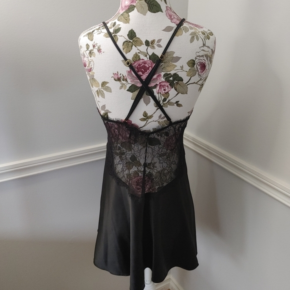 S Victoria Secret Slip - Picture 2 of 3